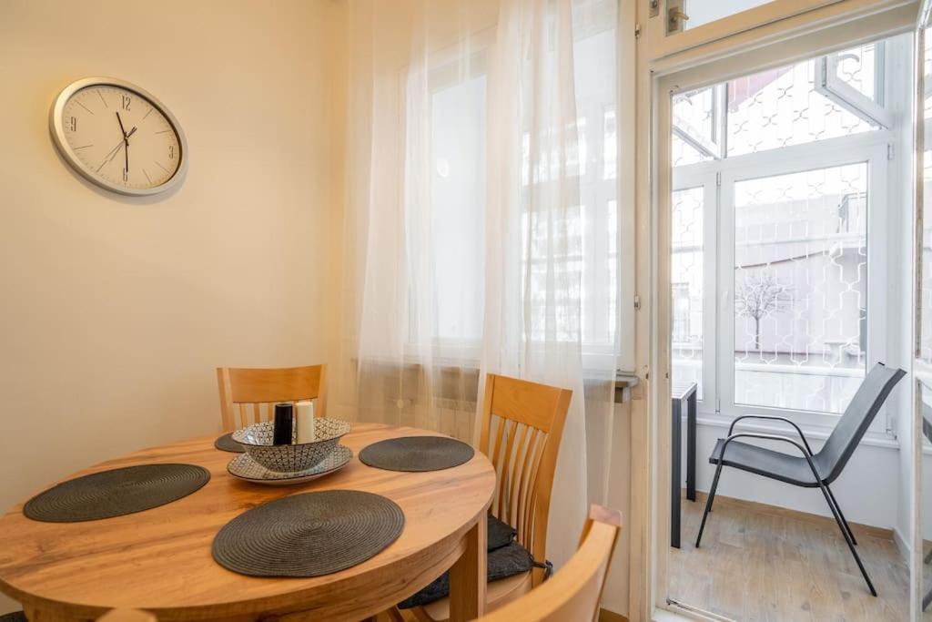 Modern And Calm 2Bdrm Apt In City Centre Sofia Exterior photo