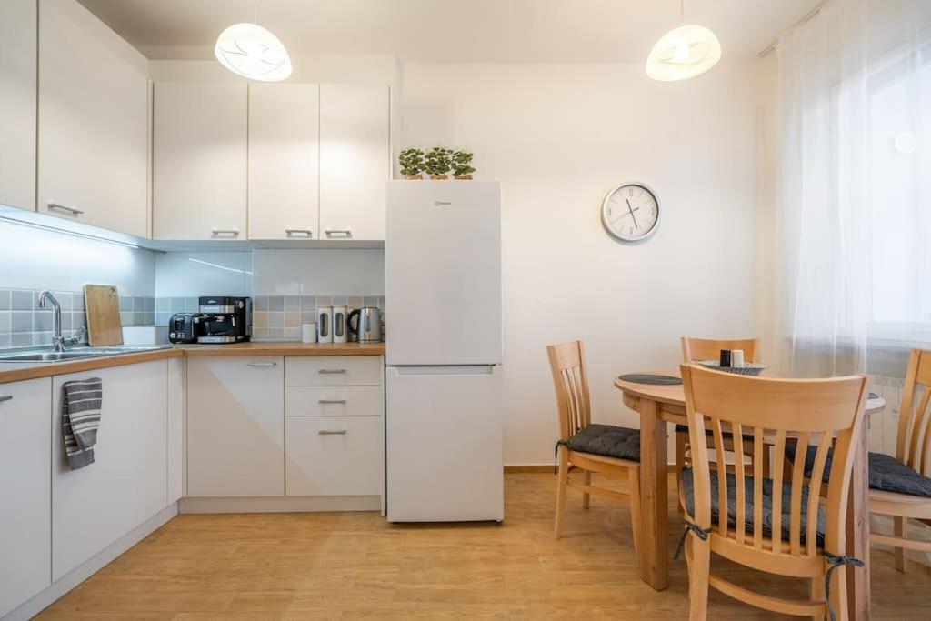 Modern And Calm 2Bdrm Apt In City Centre Sofia Exterior photo